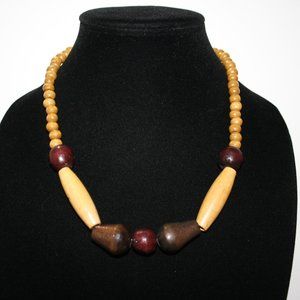 Beautiful NWoT wooden necklace 20"